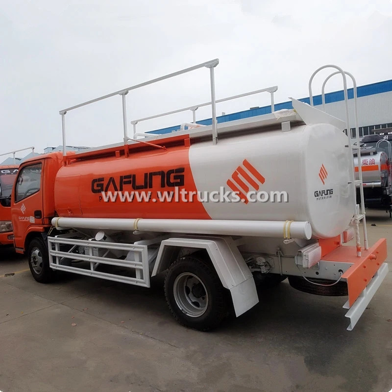 Dongfeng 5m3 Oil Tank Truck with Fuel Dispenser