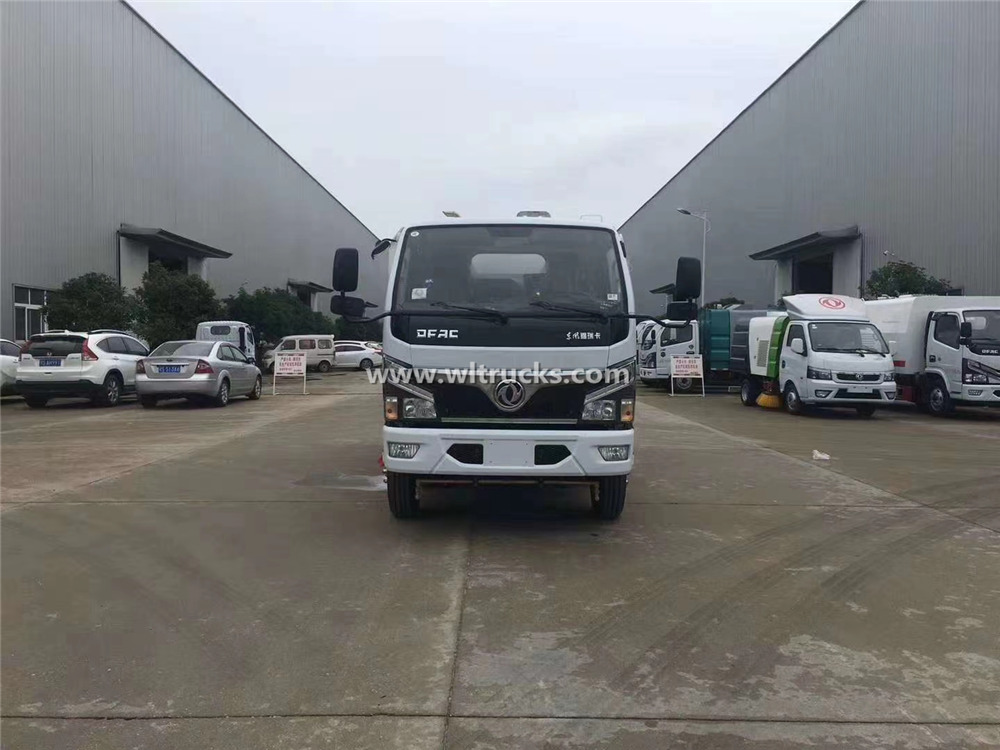 Dongfeng small 5 tons cleaning and sweeping truck