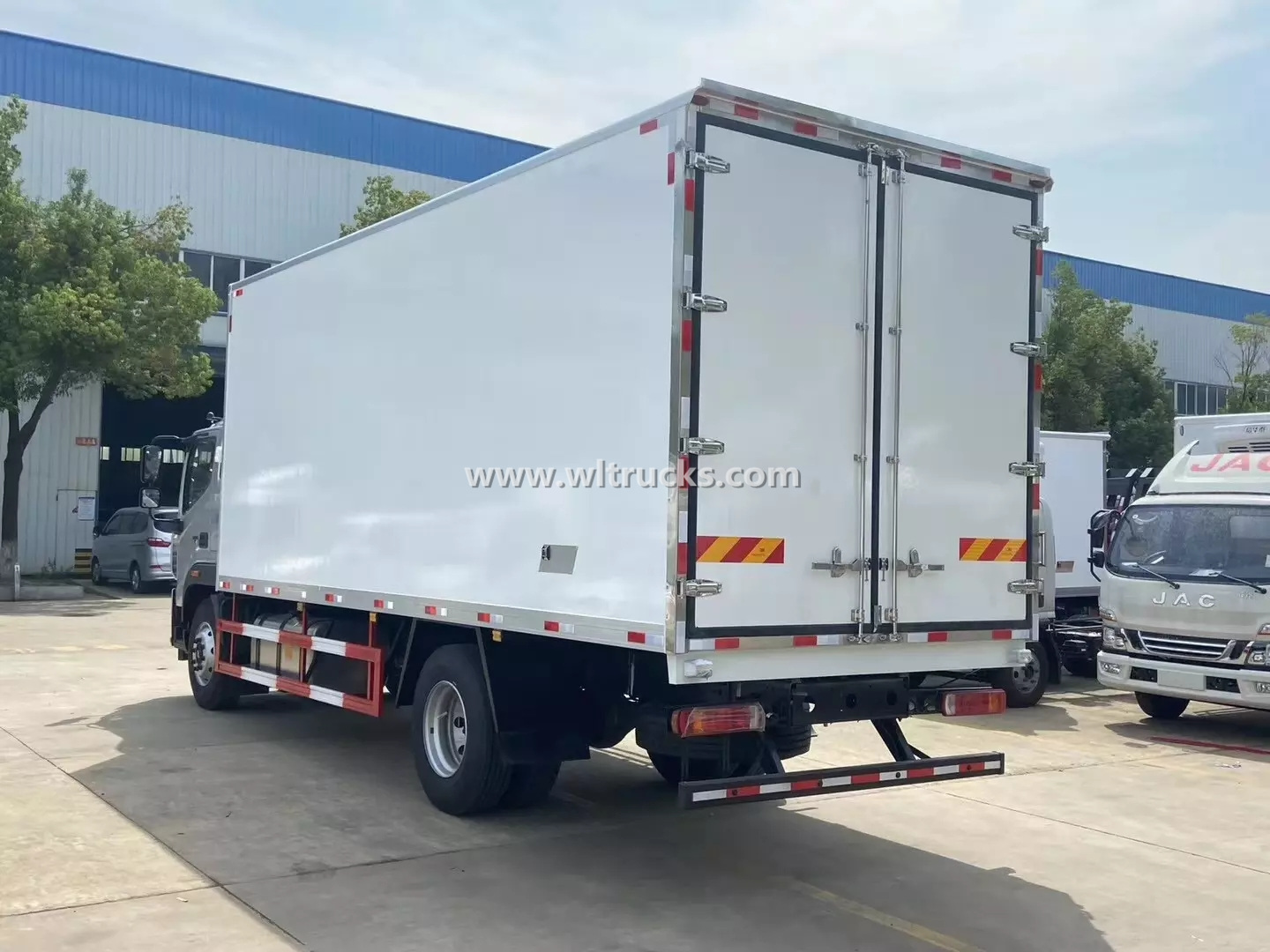 Foton 6.6 meters Meat hook freezing truck