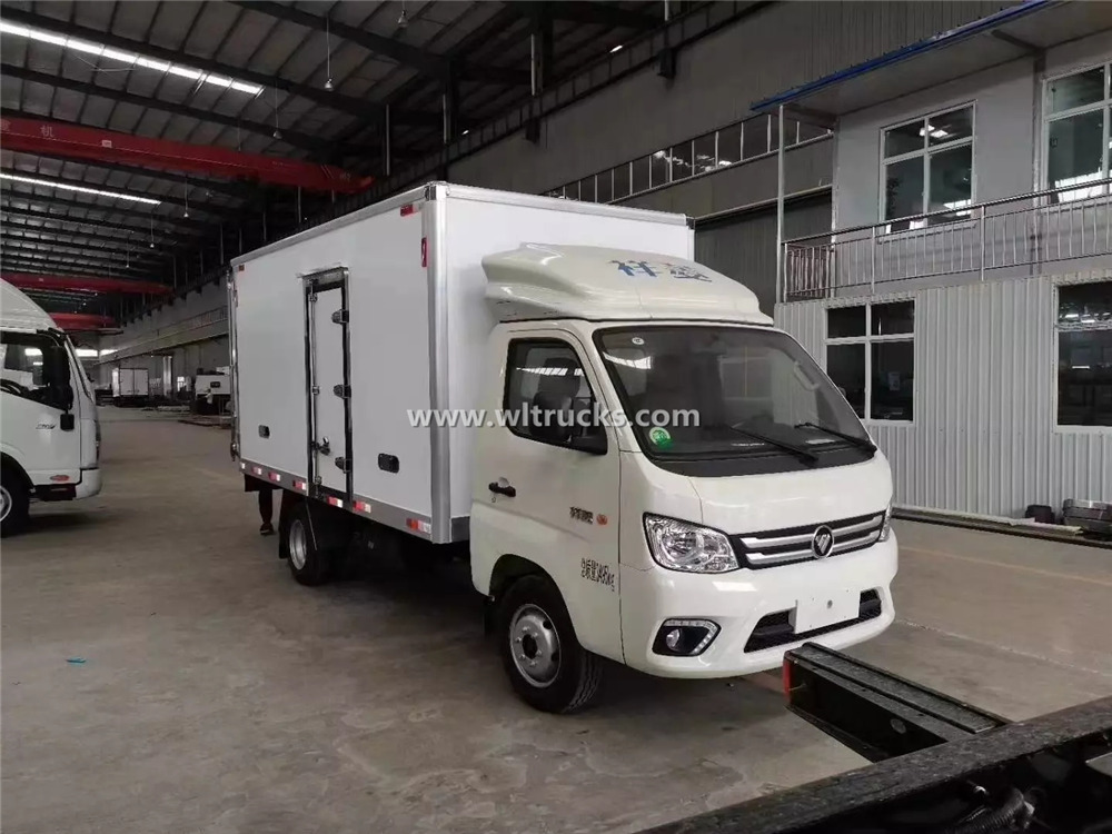 Foton gasoline 6-wheel small cold chain transport truck