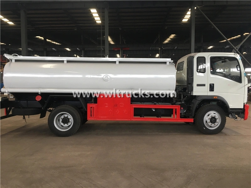 HOWO 10cbm Petrol and Diesel Refueler Vehicle