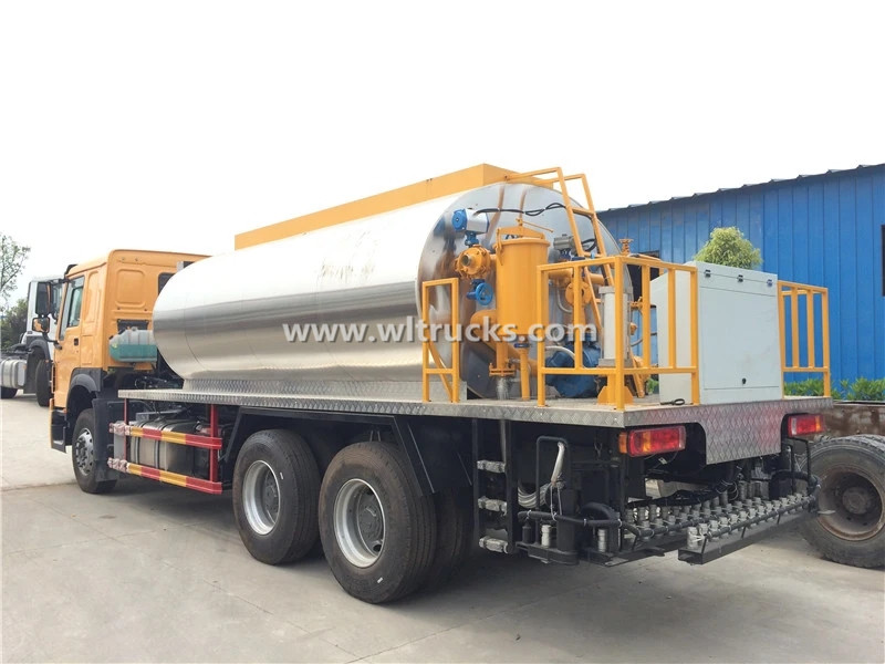 HOWO Asphalt Distributor Truck