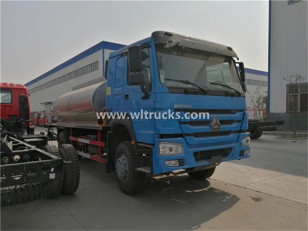 HOWO Asphalt Spraying Truck