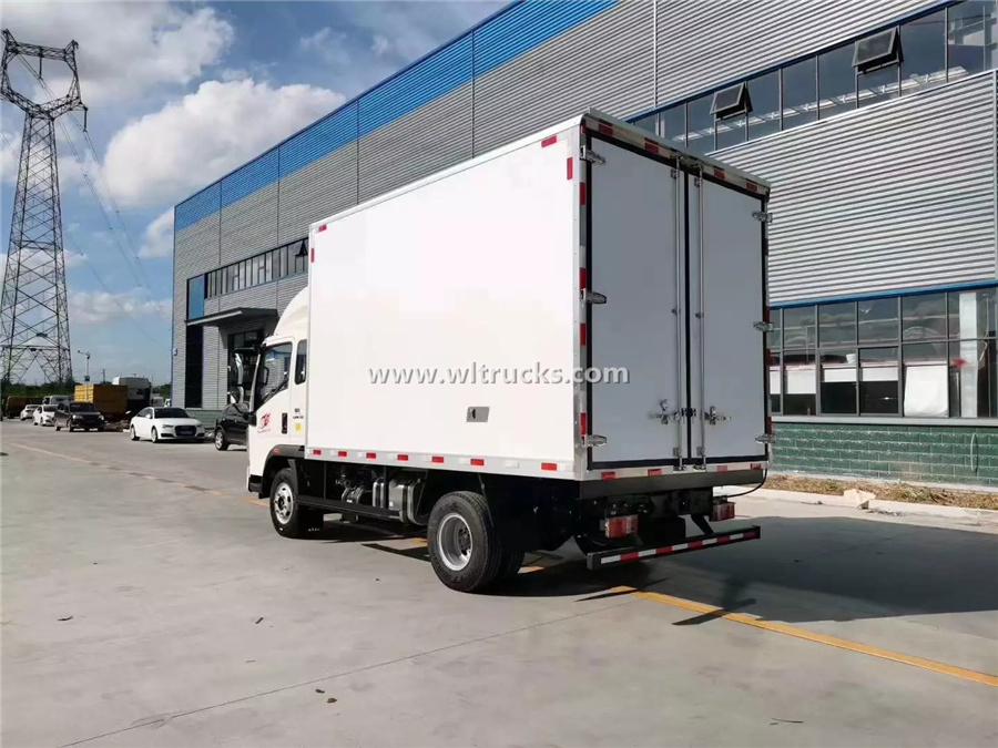 Howo 5 ton refrigerated truck
