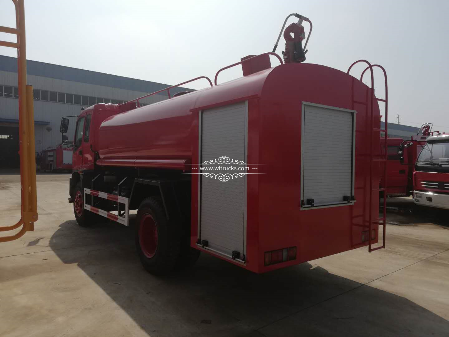 Isuzu 10000l to 12cbm fire water tank truck