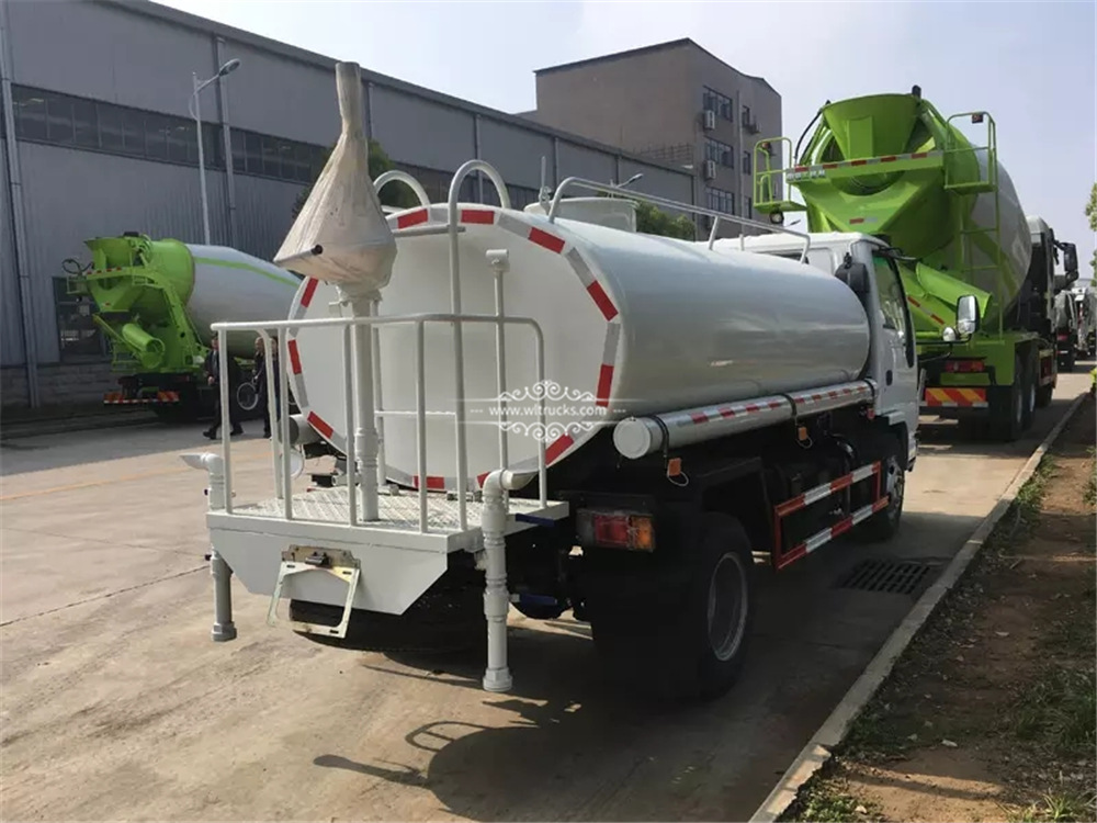 Isuzu 100P 5000liters water tank truck