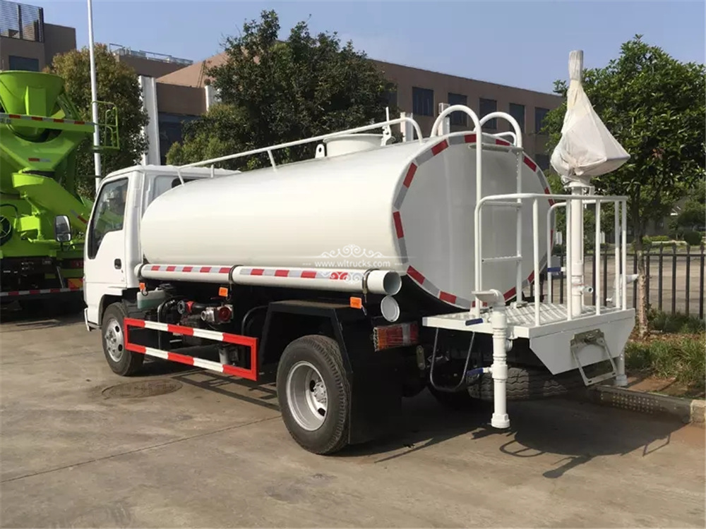 Japan 5 ton water tank truck