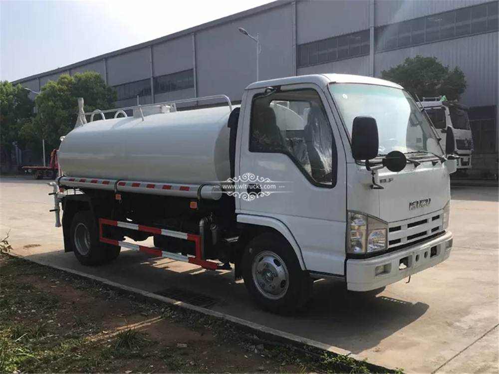 Japan Isuzu 5000liters water tank truck