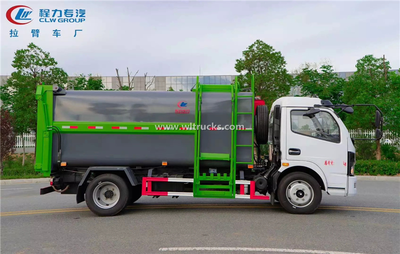 Side mounted hanging bucket garbage compactor truck