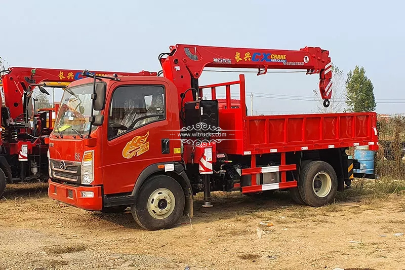 Sinotruk 5 mt truck crane