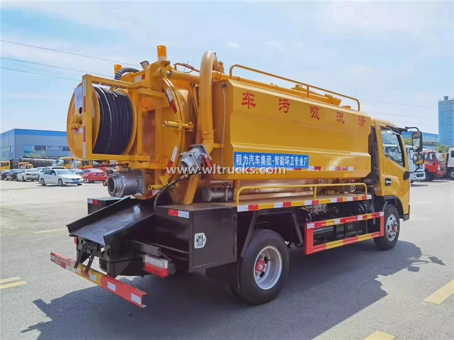 Vacuum Sewer jetting truck