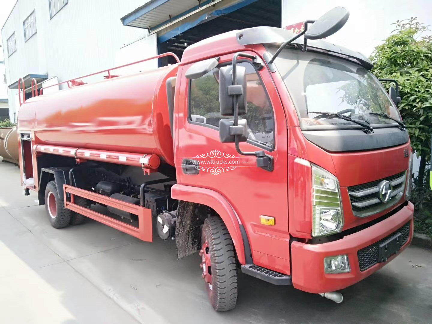 Yuejin 6000 liters fire water tank truck