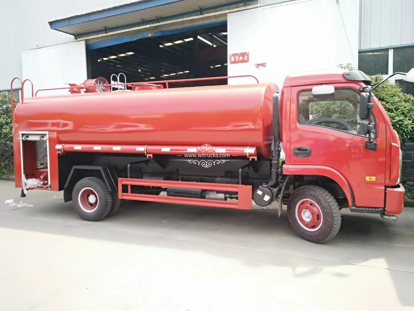 Yuejin fire water tank truck