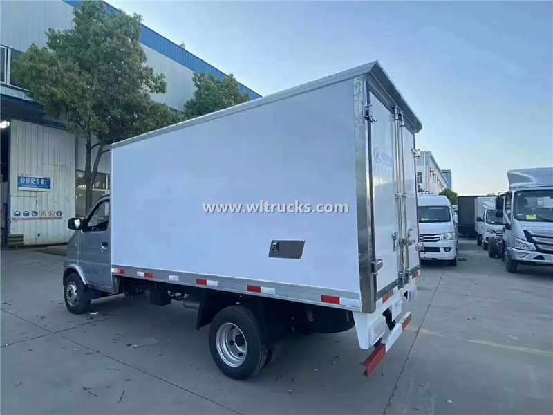 small 1.5 ton colding truck