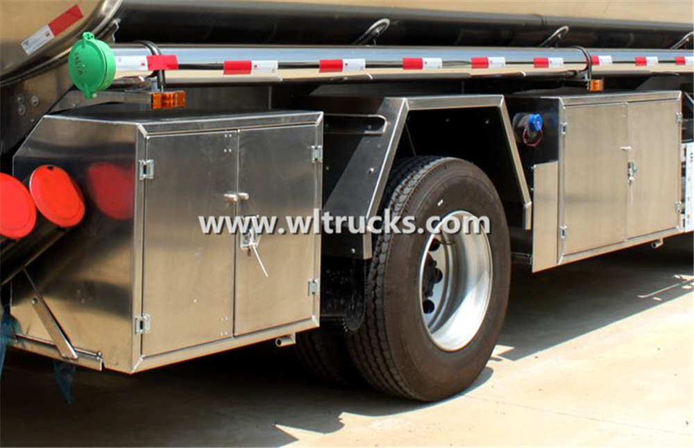 Aluminum alloy toolbox for oil tanker