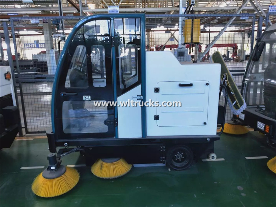 CLW brand Small Electric road sweeper truck