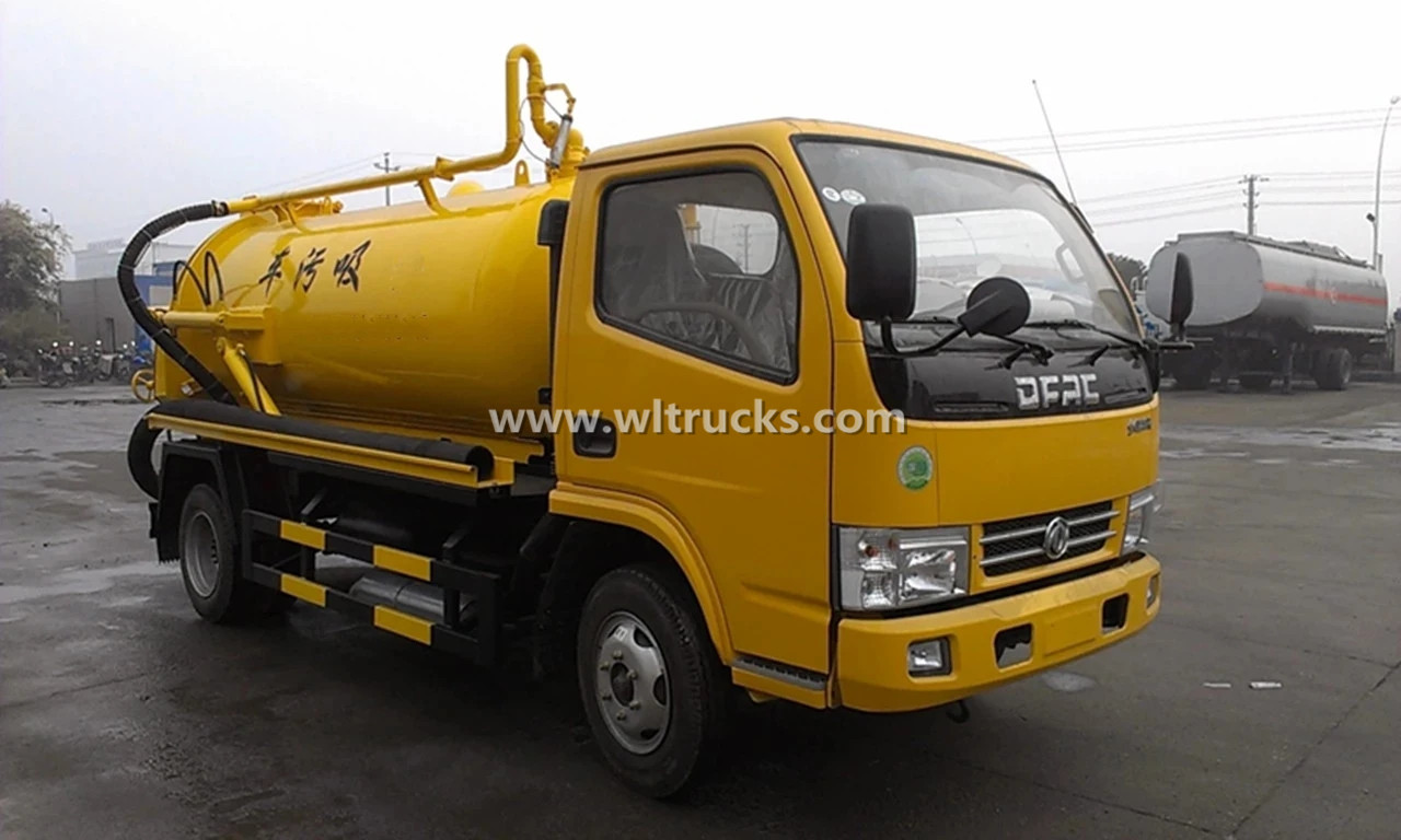 China Dongfeng 5000L Carbon Steel Tank Vacuum Sewage Truck