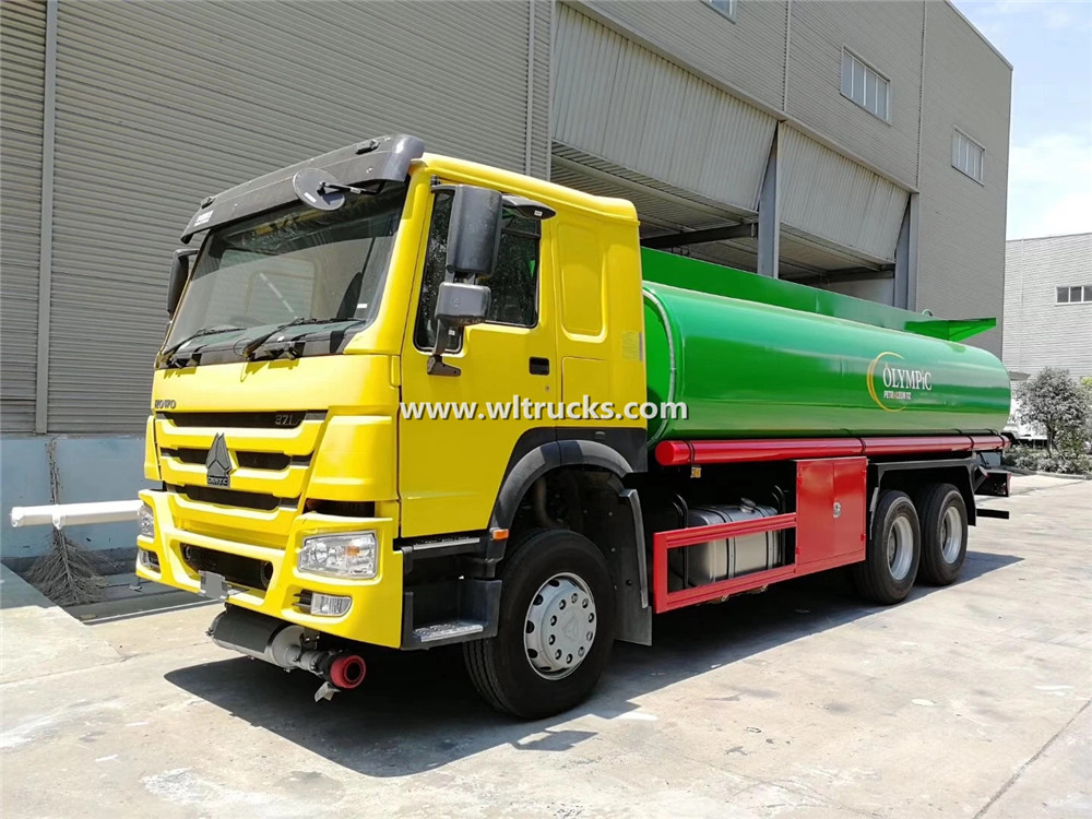 China Sinotruk HOWO 20000L fuel Oil Transport Tanker Truck