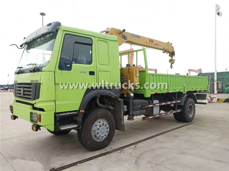 HOWO 4X4 Cargo Truck Mounted crane