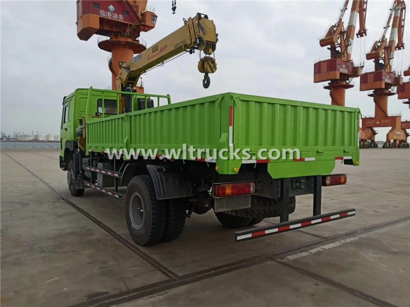 HOWO 4X4 crane Truck