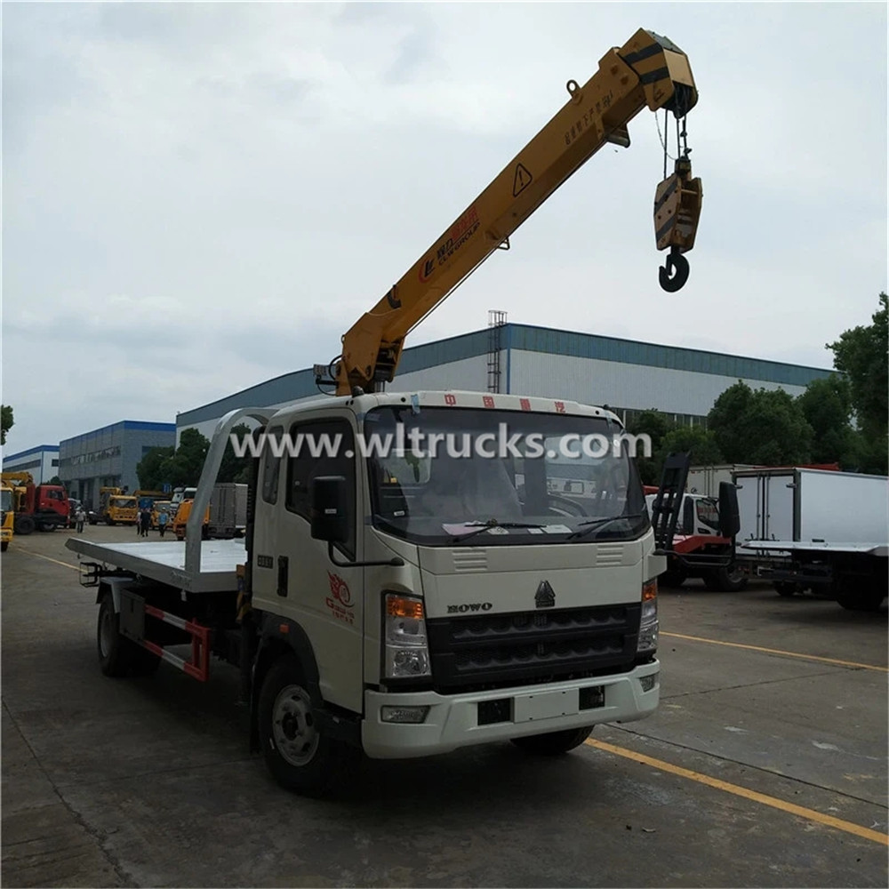 HOWO 5 ton Recovery Truck with crane