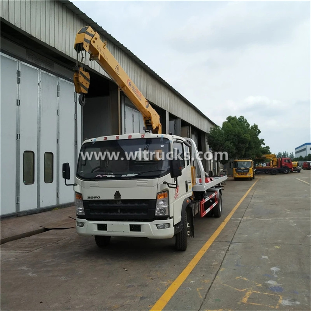 HOWO 5 ton Recovery wrecker Truck with crane