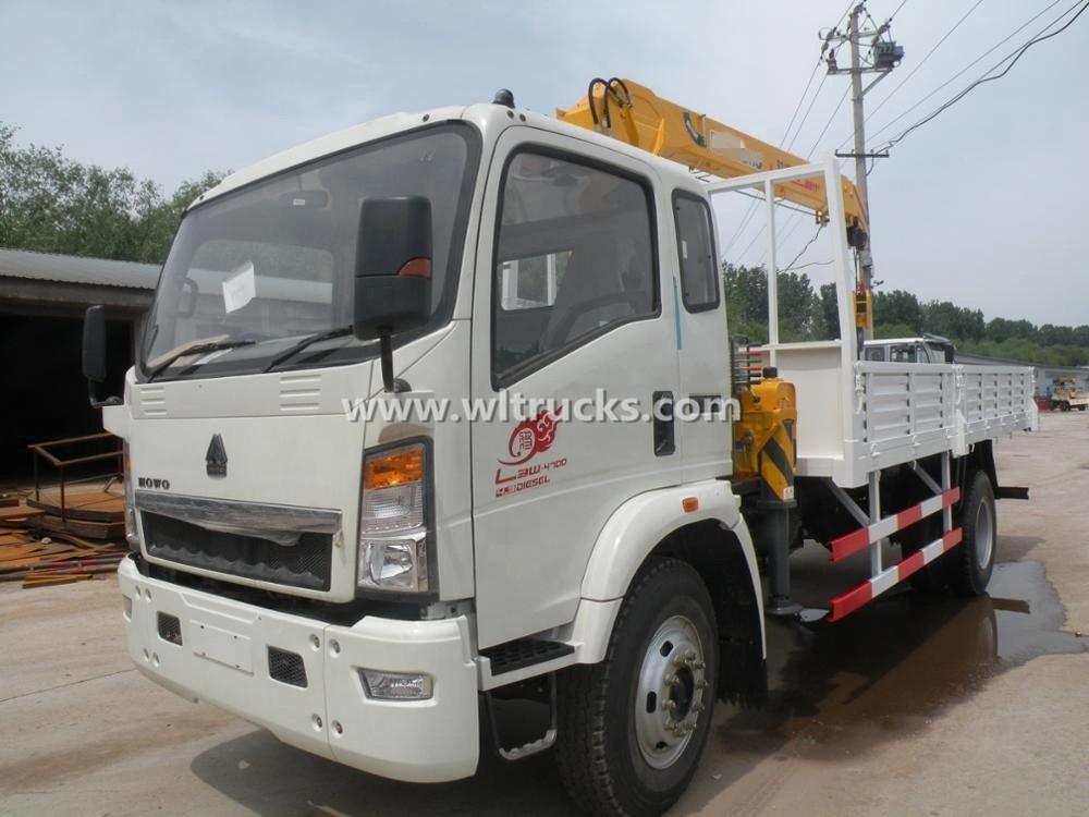 HOWO 5 ton Truck Mounted Crane