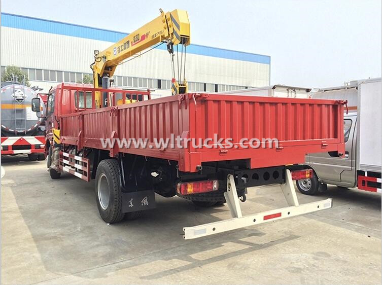 Hydraulic telescopic boom crane truck