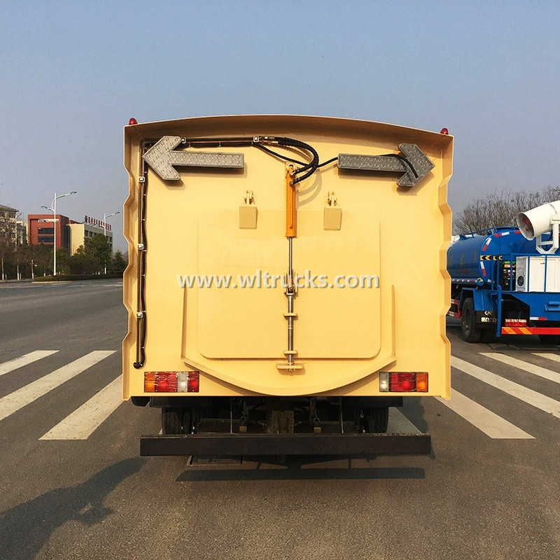 Isuzu 5 ton Vacuum Road Sweeper truck