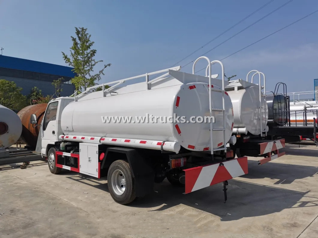 Isuzu 8 cubic meters Fuel Oil Refueling Truck