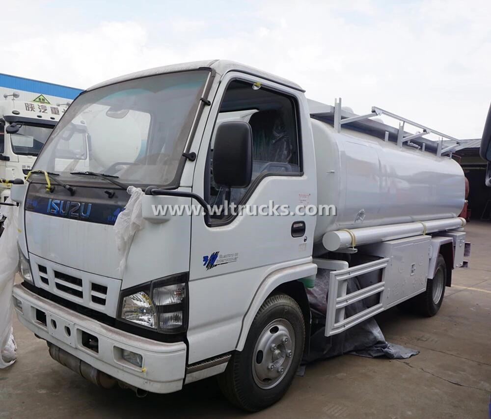 Isuzu 8000L Fuel Oil Refueling Truck