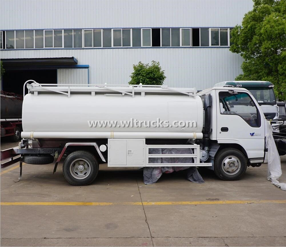 Isuzu 8cbm Fuel Oil Refueling Truck