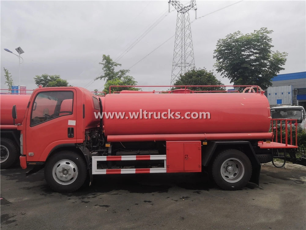 Isuzu Npr 8 ton water sprinkler truck