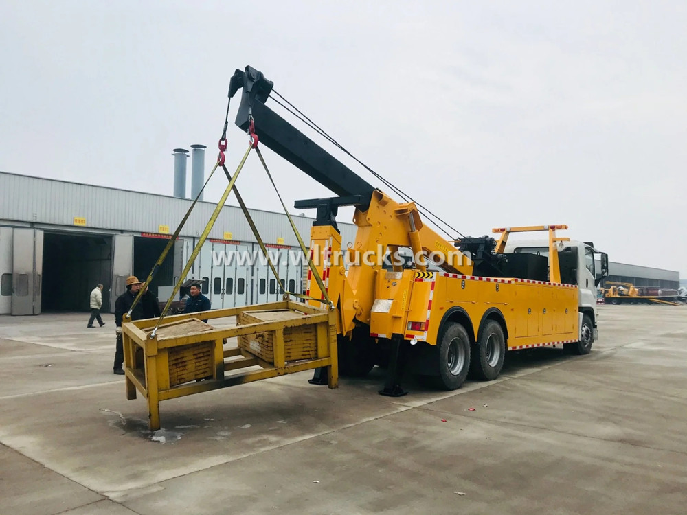 Isuzu wrecker Recovery Truck