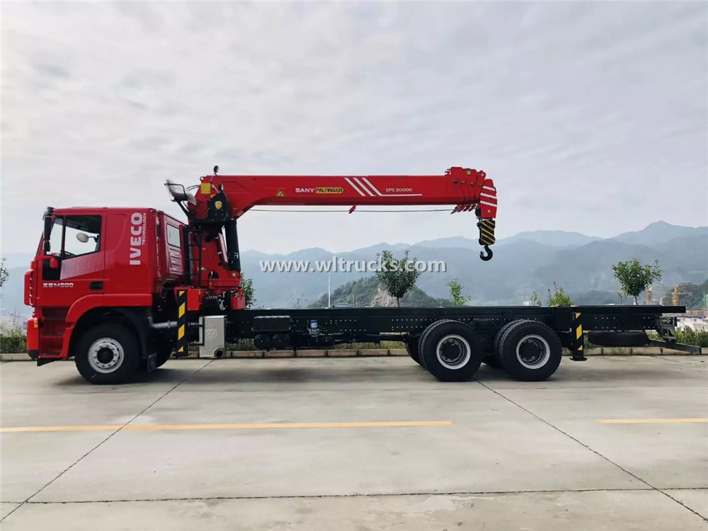 Iveco 14 ton truck mounted crane