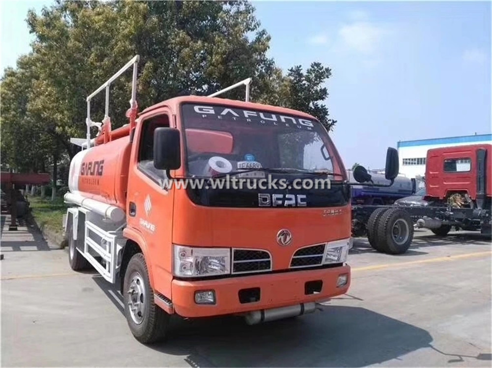 Light Duty Dongfeng 4 ton Fuel Oil Refueling Truck