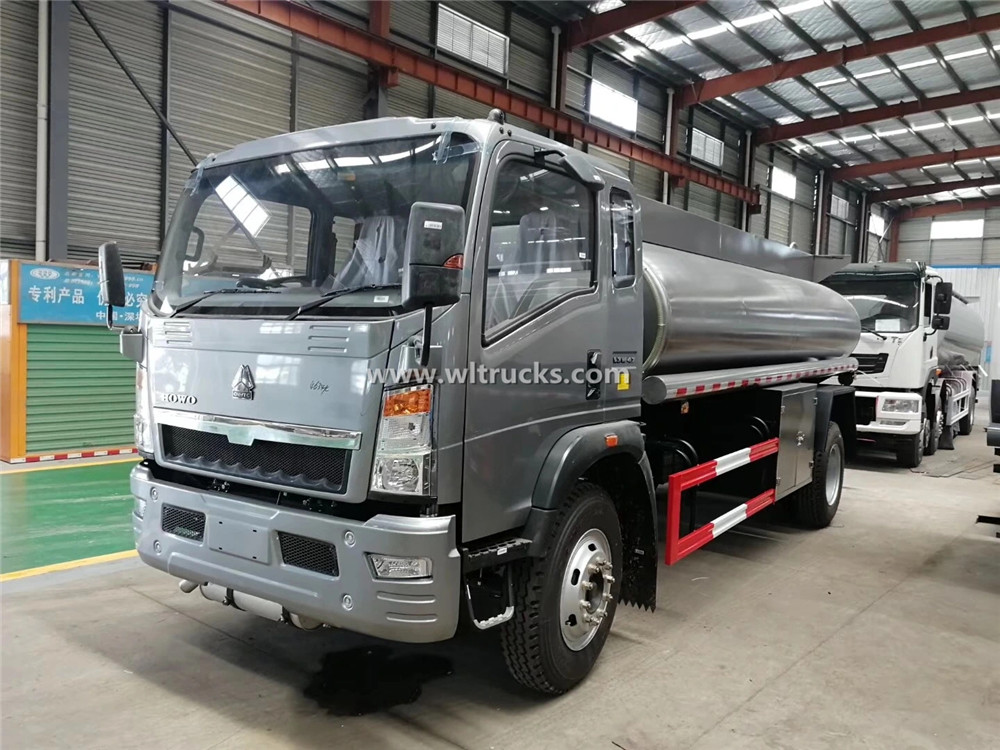 RHD 4X4 Sinotruk HOWO 10 ton Fuel Refueling Truck