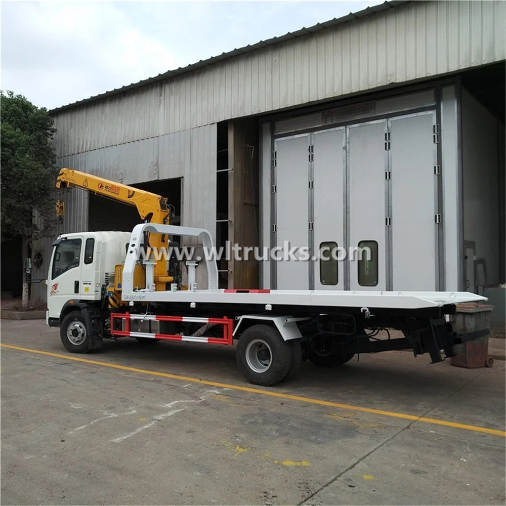 Sinotruk HOWO 5 ton Recovery wrecker Truck with crane