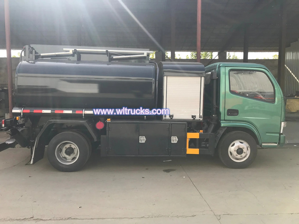 Small Dongfeng 5 cubic meters Fuel Oil Bowser Truck