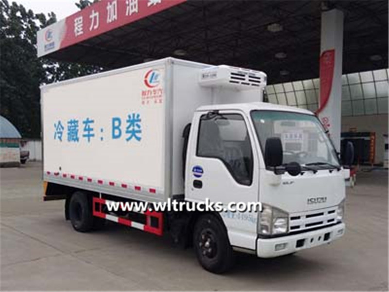 Small Isuzu 3 ton frozen truck