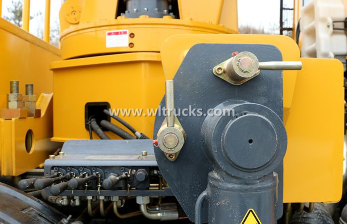 Truck crane hydraulic valve picture