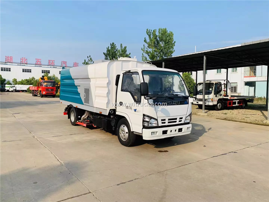 Isuzu 6 ton vacuum cleaner truck