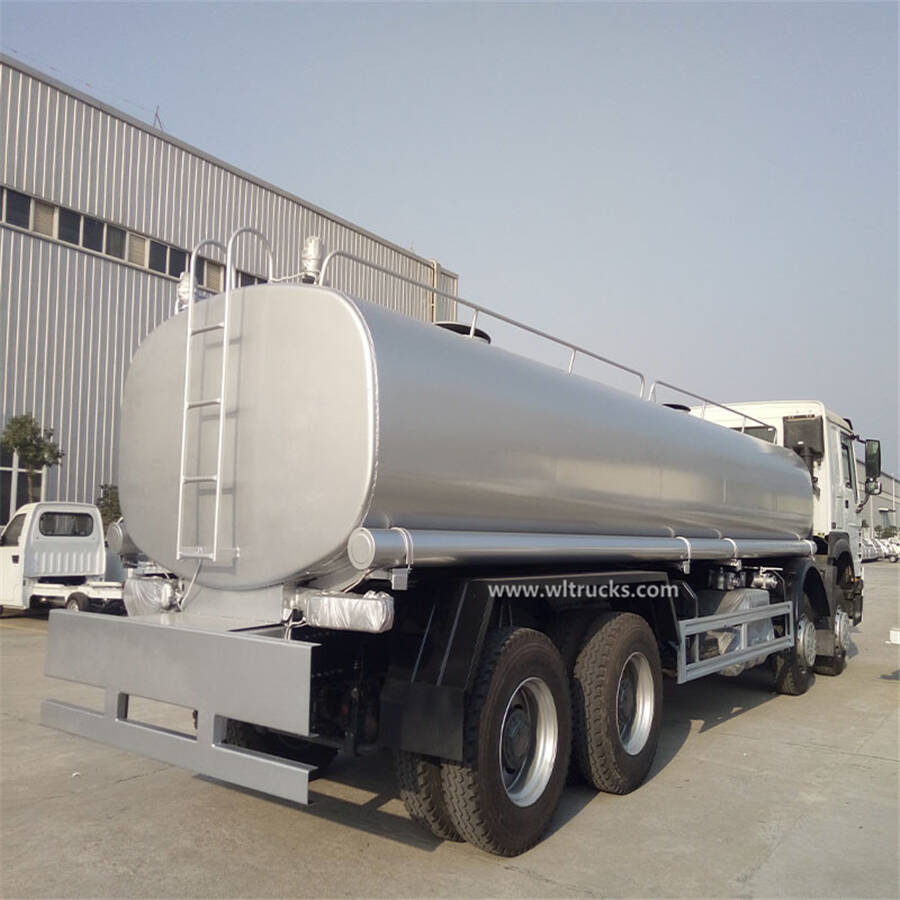 12 tires Sinotruk Howo 30cbm fuel oil truck