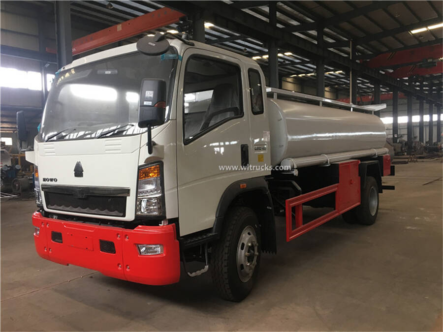 6 wheel HOWO 8000 liters fuel tank truck