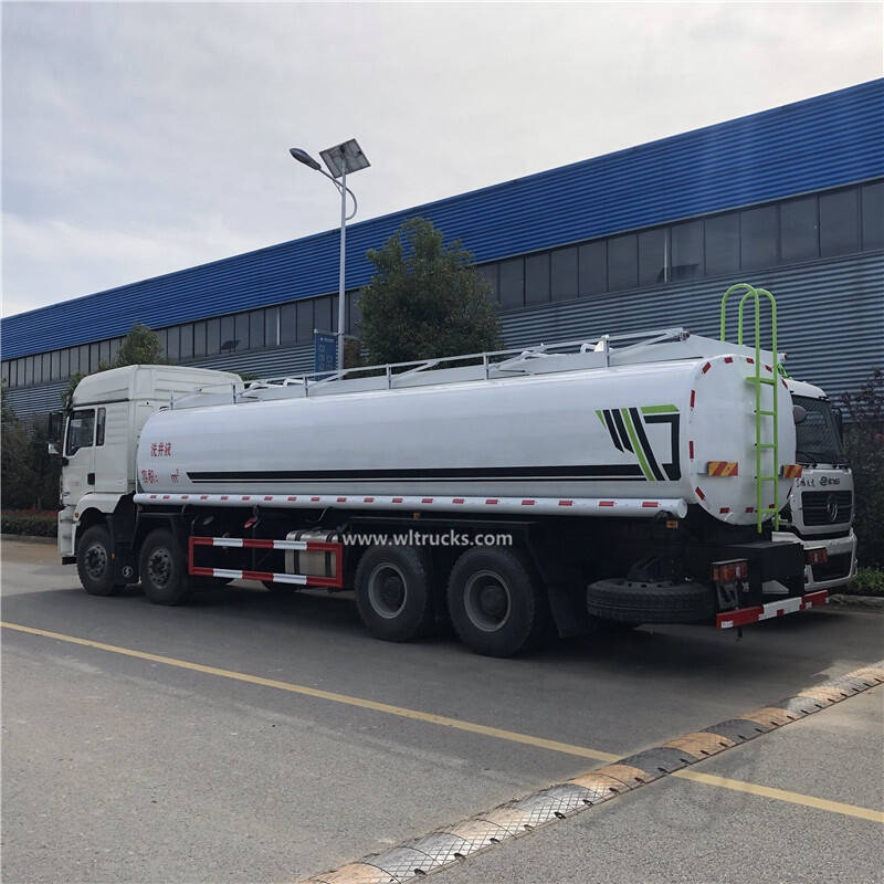 8x4 Shacman 32000 liters fuel transportation truck