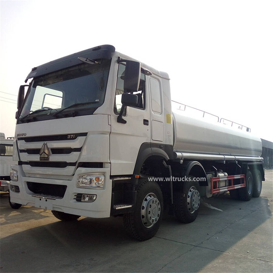 8x4 Sinotruk Howo 30000L fuel oil truck