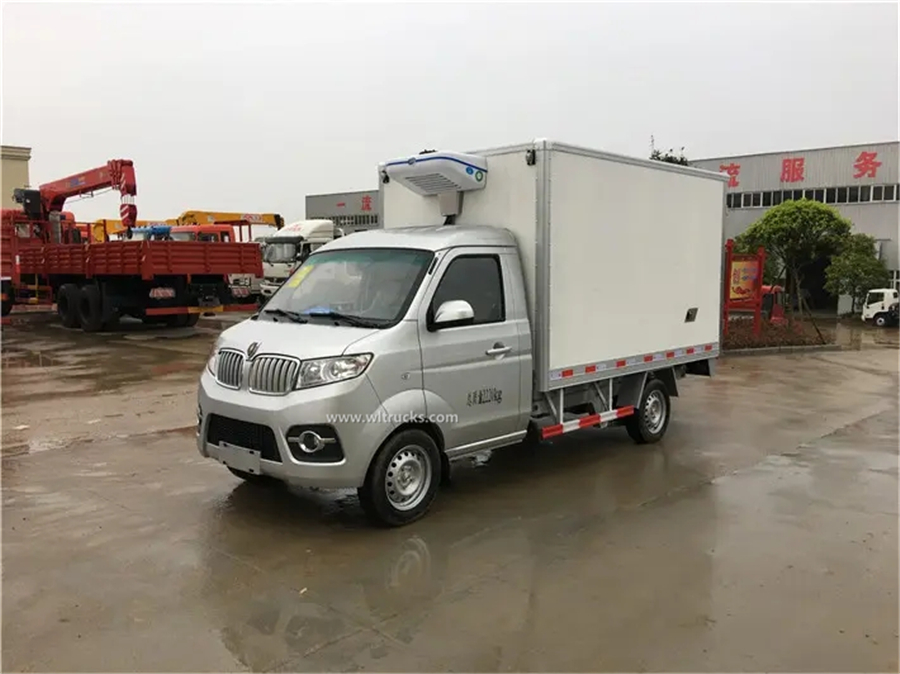 China Jinbei refrigerator truck