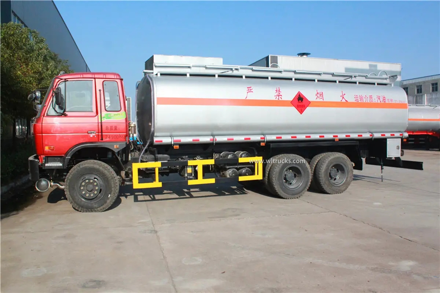Dongfeng 25000 liters petrol fuel tanker truck