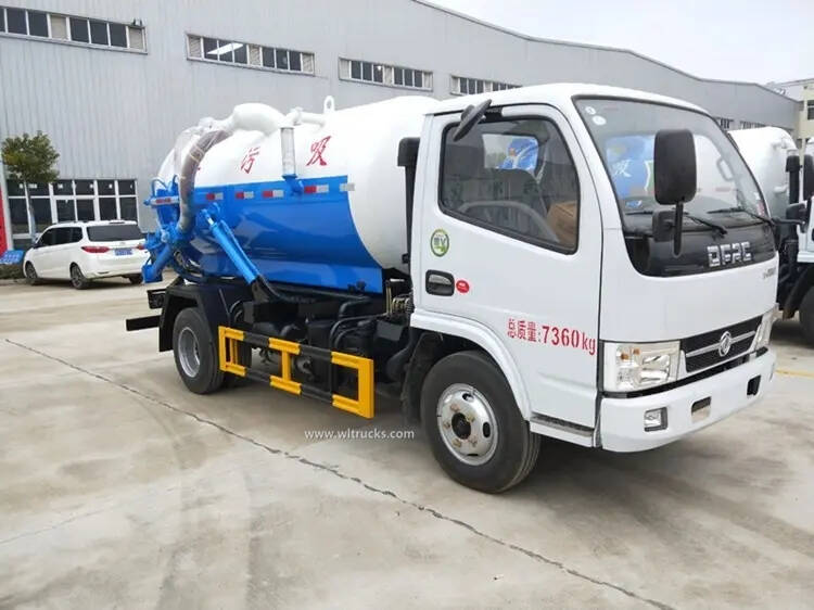 Dongfeng 5000L sewage suction truck