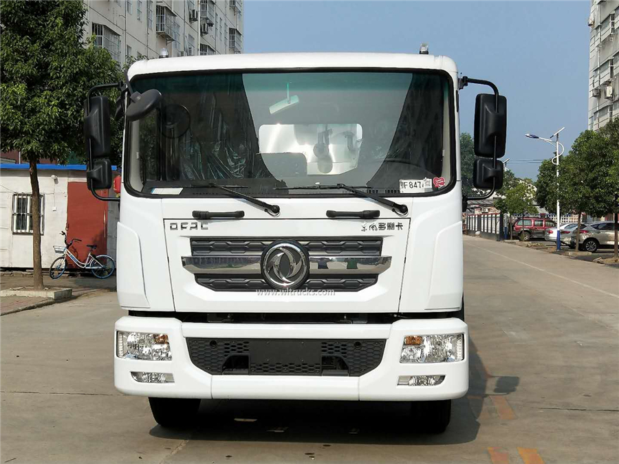 Dongfeng asphalt distributor spray truck